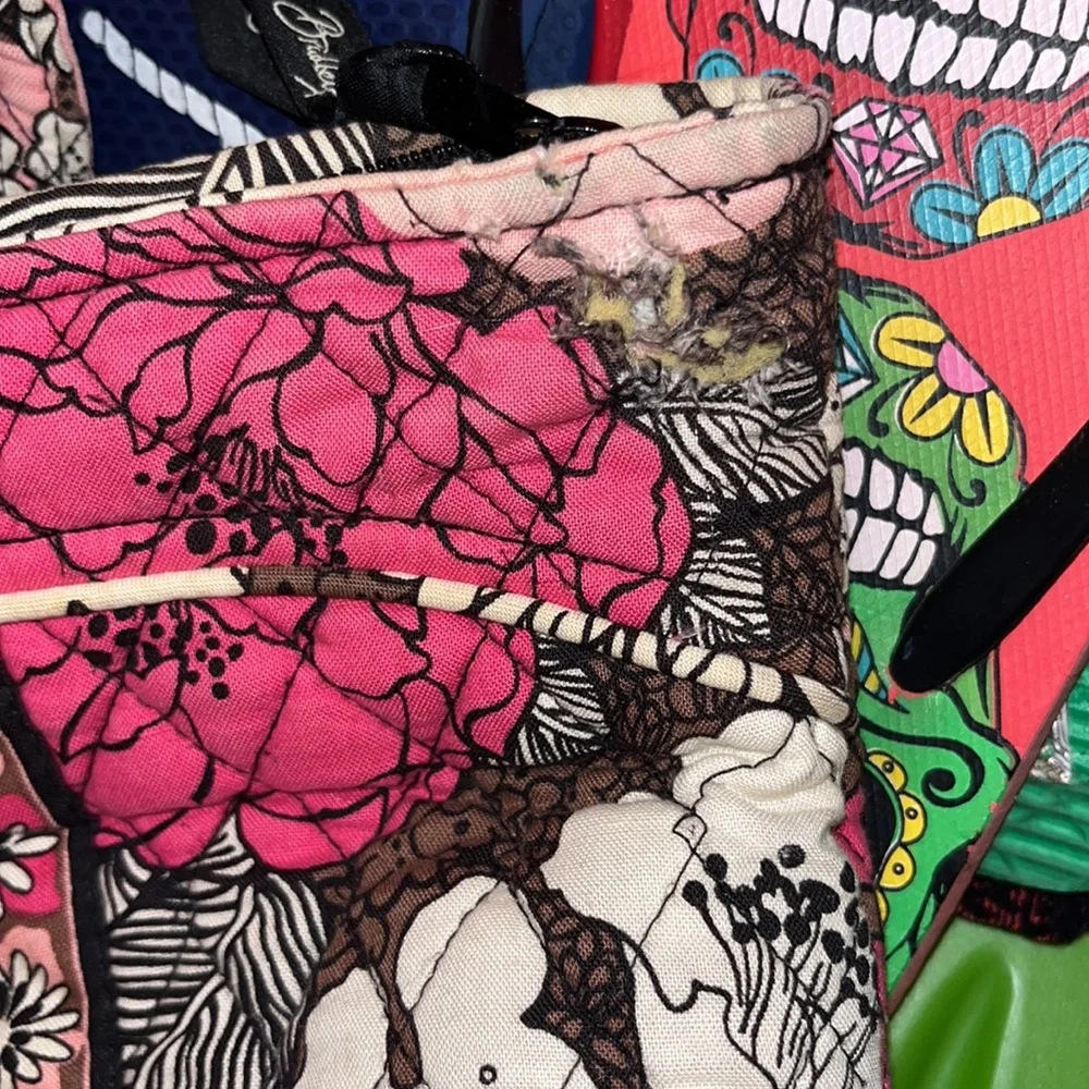 EUC PINK FLORAL VERA BRADLEY MEDIUM TOTE WITH POCKETS - Picture 3 of 4